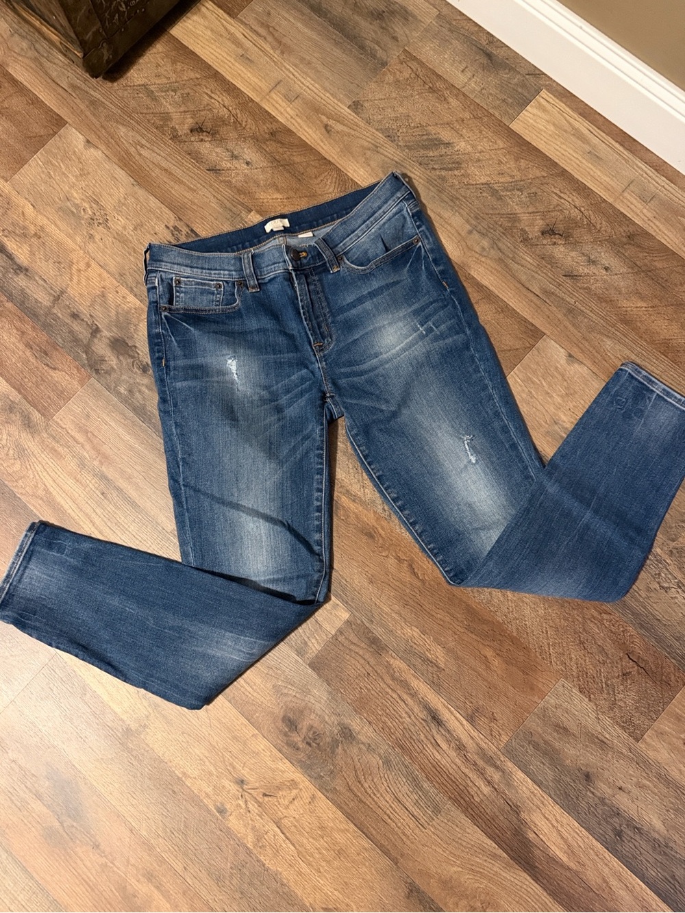 J Crew stretch skinny jeans, slightly distressed sz 28